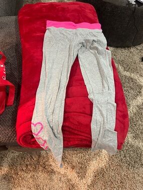 Girls' Gray Leggings with Pink Waistband and Heart Accent